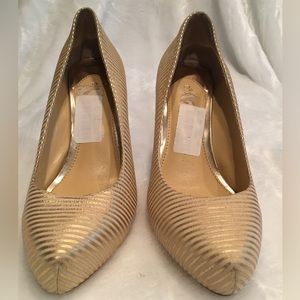 Summertime Sexy Cream and Gold stripped heels 8. Never Worn!